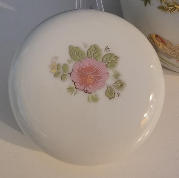 Vintage Asian Ginger Jar White Beautiful Gilded Pheasants & Flowers Pre-owned - Picture 5 of 8